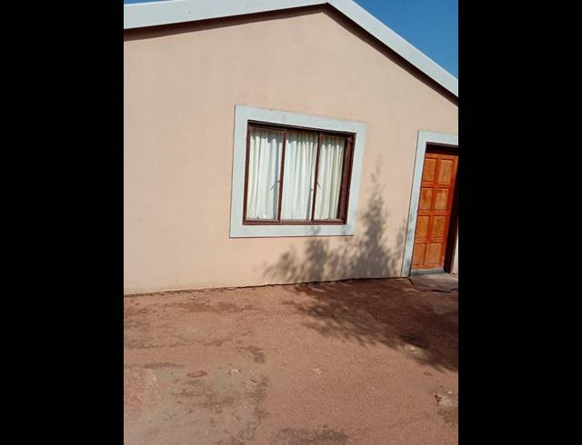 2 BEDROOM HOUSE FOR SALE IN SOSHANGUVE EAST